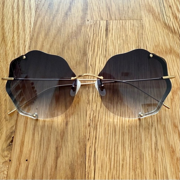 For Art’s Sake Bazaar Sunglasses – Gold Wavy Rimless Oversized Gradient Lenses main image 6